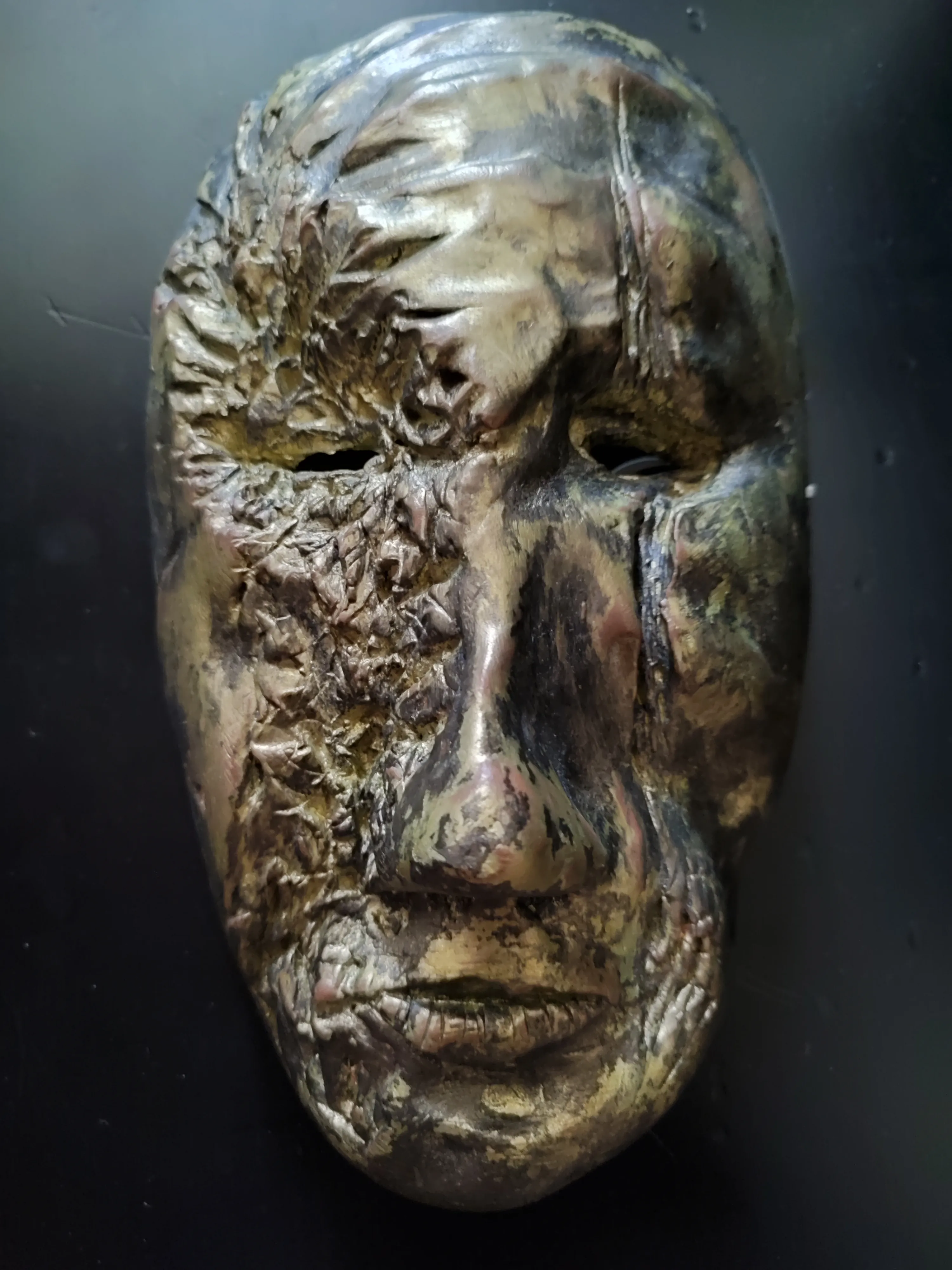une zolie sculpture « Masque du Calvaire » que j'ai biloutée en 2021